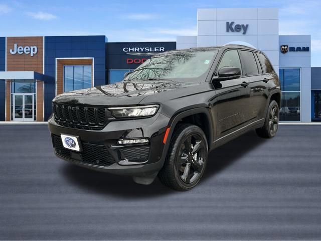 Used 2023 Jeep Grand Cherokee Limited w/ Luxury Tech Group II AWD/4WD image 4