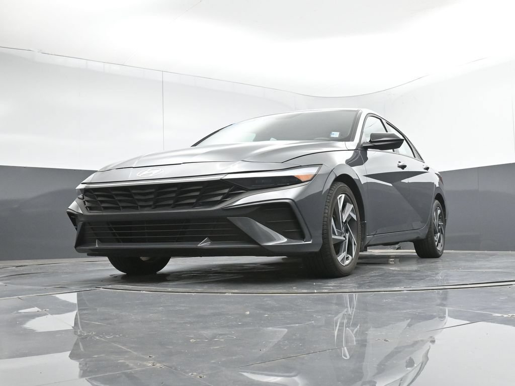 Certified 2025 Hyundai Elantra Sport FWD image 40