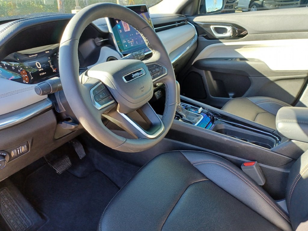 Used 2024 Jeep Compass Limited AWD/4WD image 10
