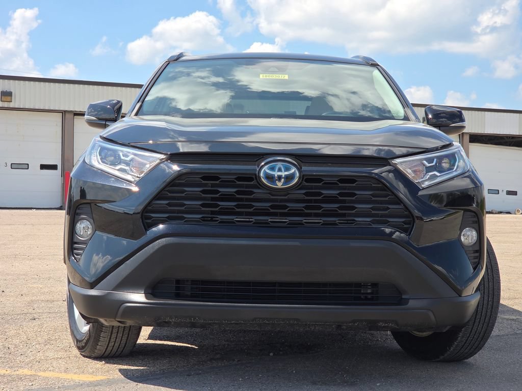 Used 2020 Toyota RAV4 XLE w/ Convenience Package AWD/4WD image 3