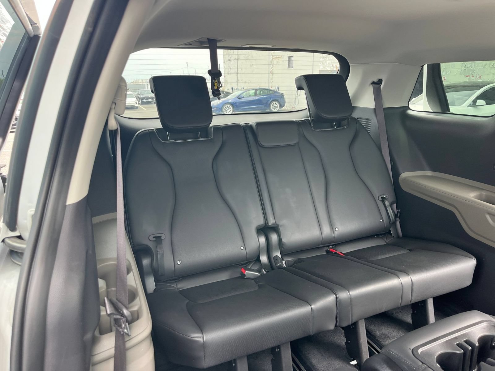 Used 2026 Kia Carnival FWD image 31