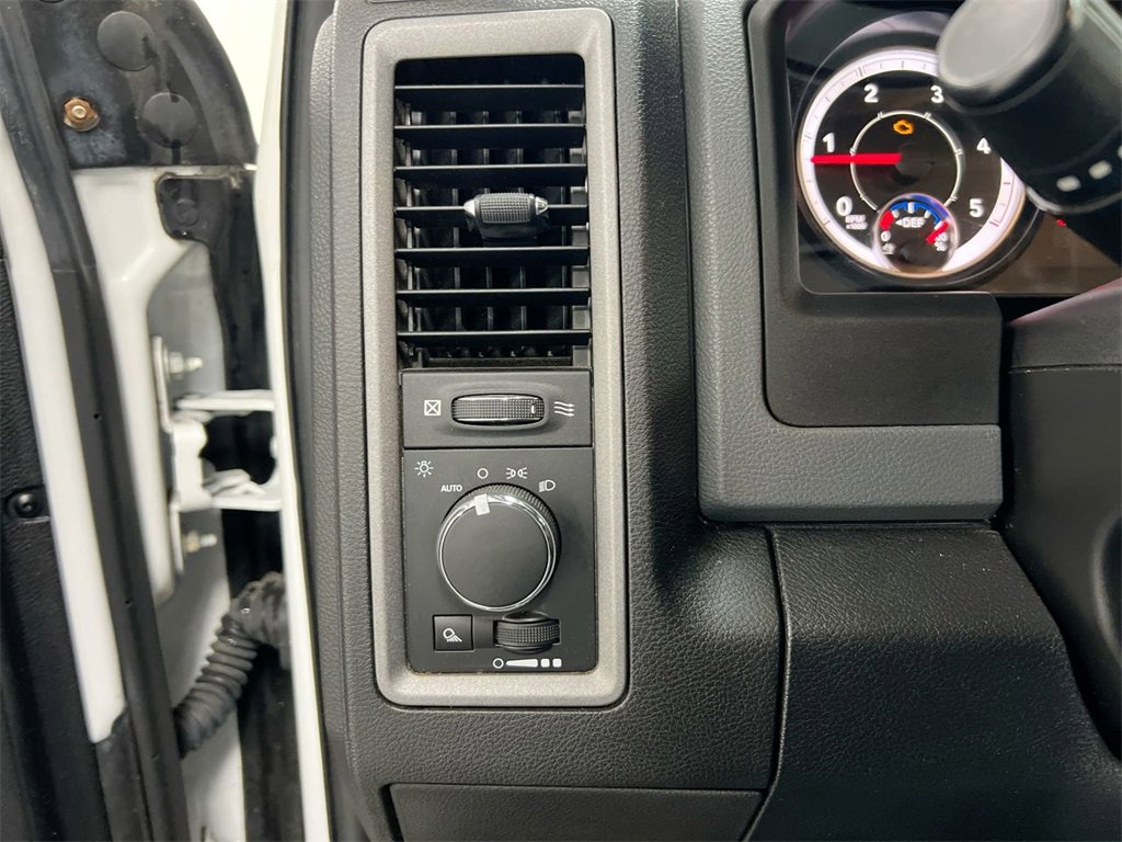 Used 2016 RAM 3500 Tradesman w/ Chrome Appearance Group image 16