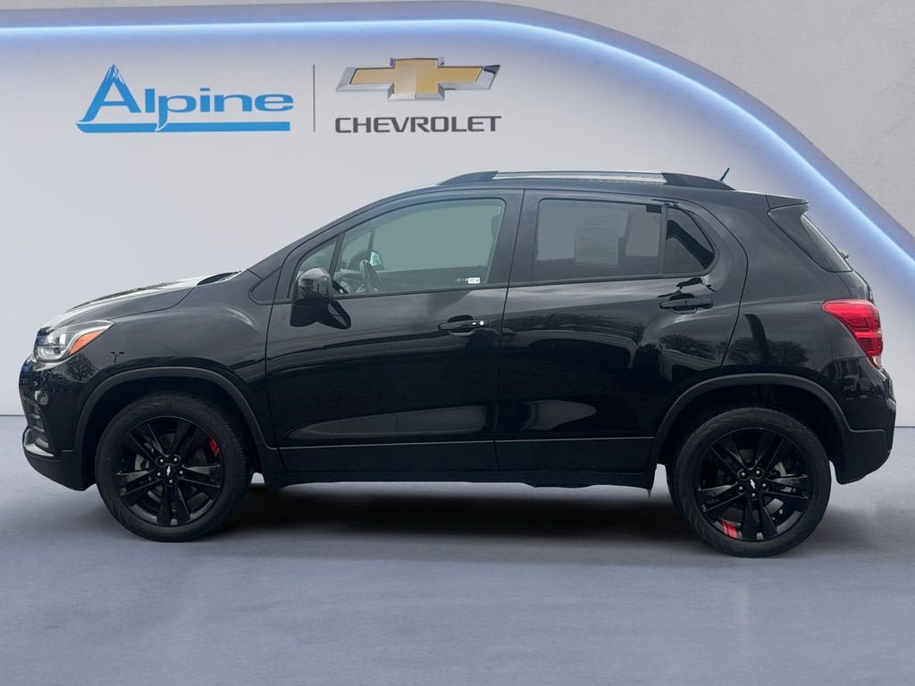 Used 2022 Chevrolet Trax LT w/ Redline Edition AWD/4WD image 2