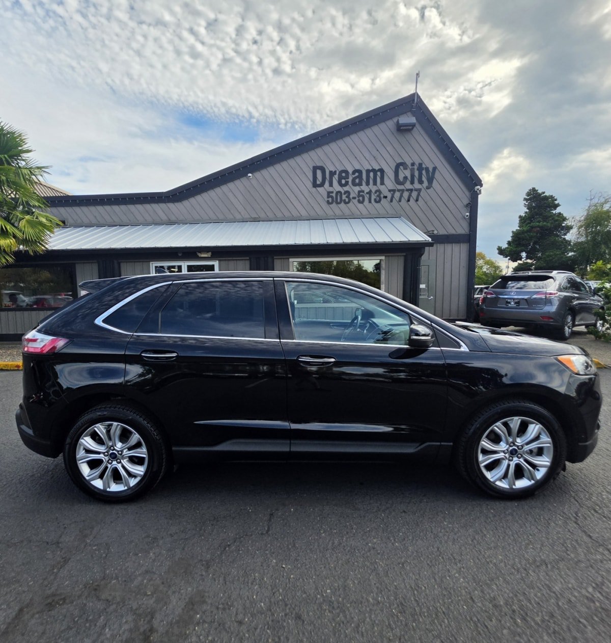 Used 2020 Ford Edge Titanium w/ Equipment Group 301A AWD/4WD image 4