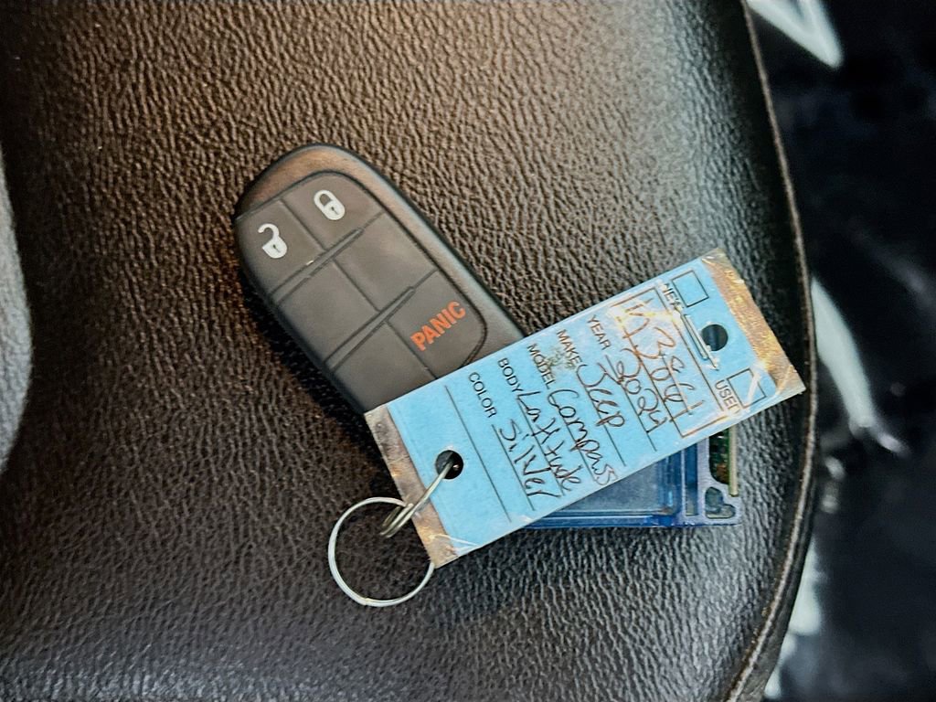 Used 2024 Jeep Compass Latitude image 34