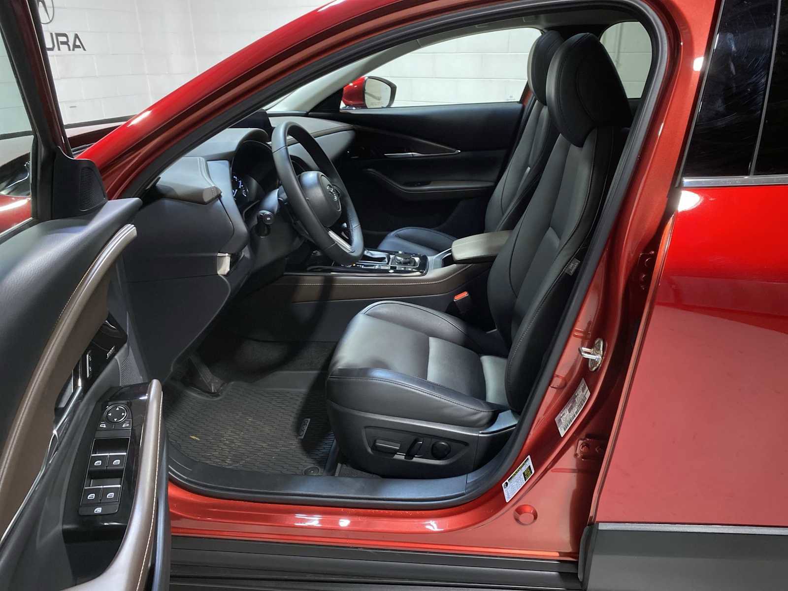 Used 2025 MAZDA CX-30 AWD 2.5 S w/ Premium Package image 2
