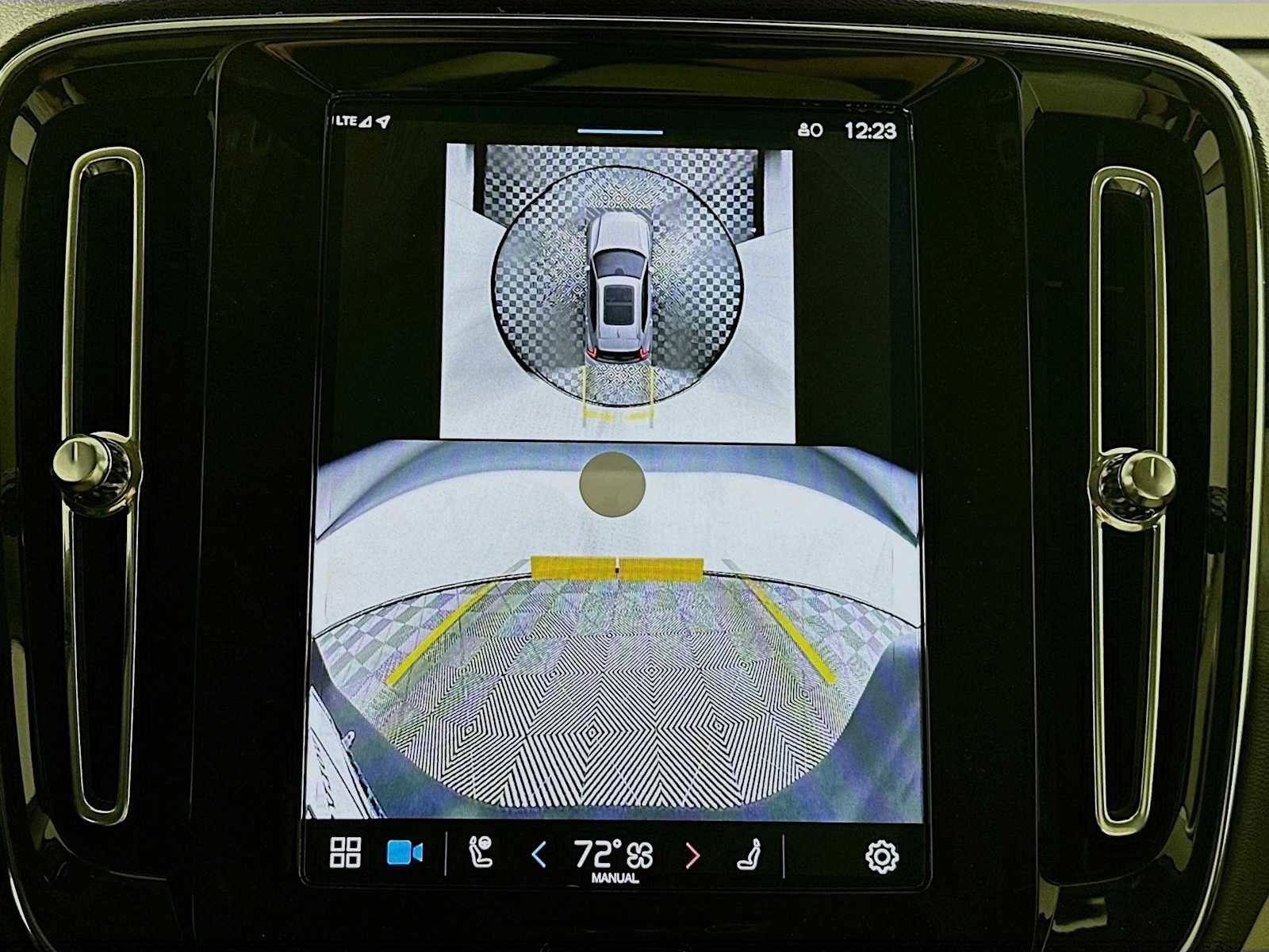 Used 2025 Volvo XC40 B5 Plus w/ Climate Package image 15