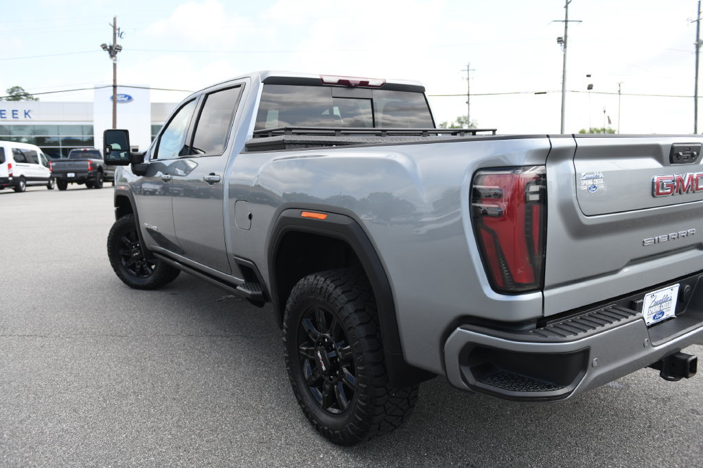 Used 2024 GMC Sierra 2500 AT4 w/ AT4 Premium Plus Package AWD/4WD image 9