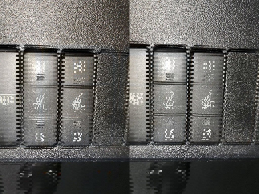 Used 2015 Toyota RAV4 Limited w/ Technology Package image 29