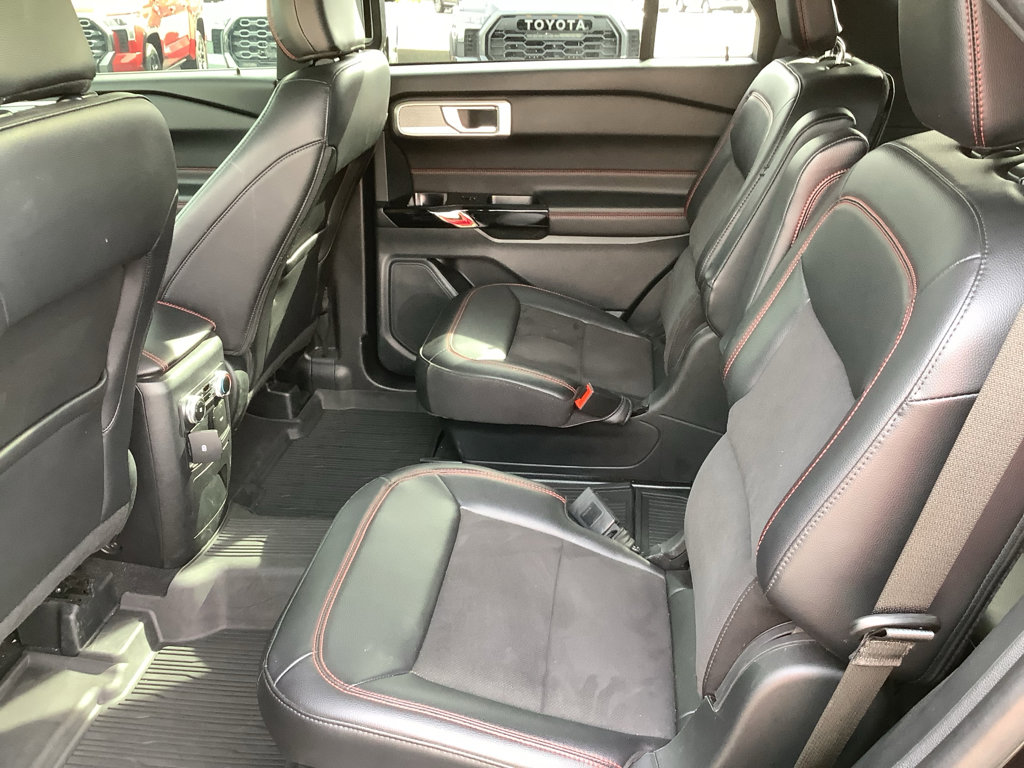 Used 2024 Ford Explorer ST-Line w/ Class IV Trailer Tow Package image 10