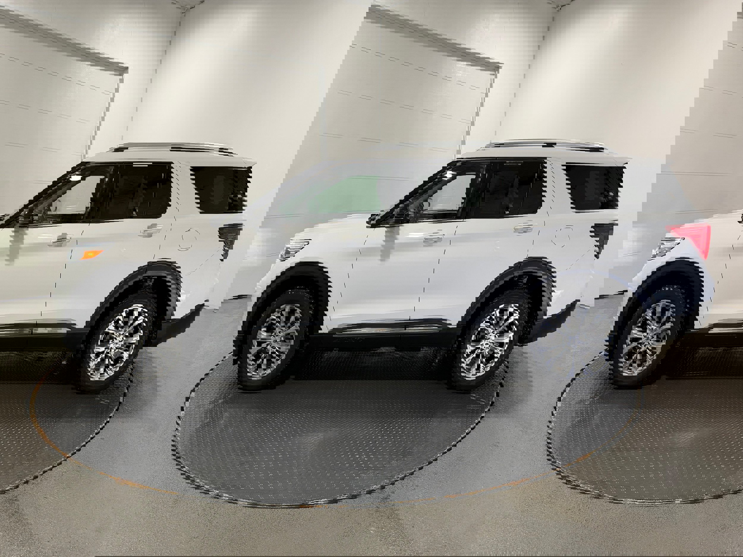 Used 2021 Ford Explorer Limited w/ Equipment Group 301A image 24