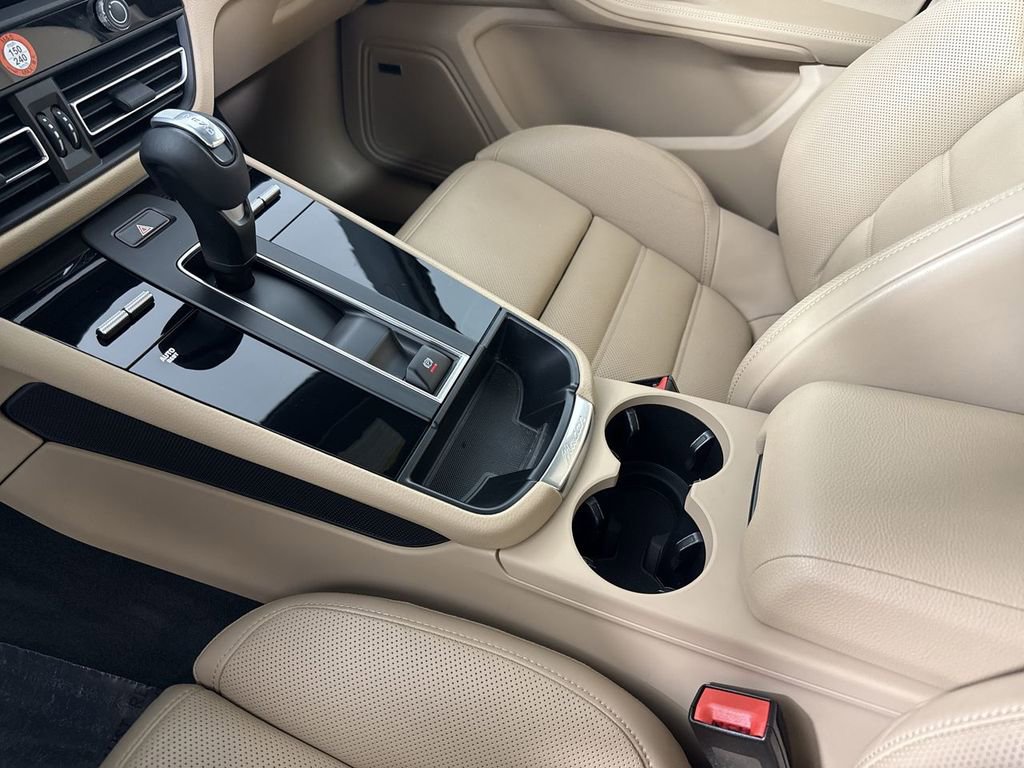 Certified 2024 Porsche Macan image 32