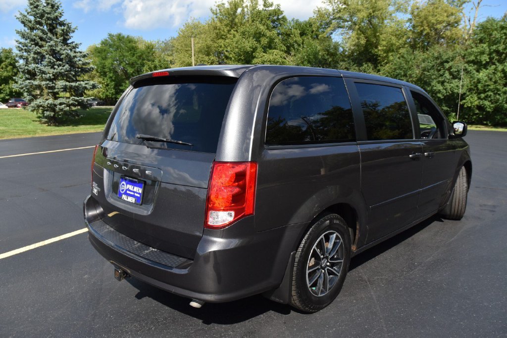 Used 2015 Dodge Grand Caravan SXT w/ Blacktop Package FWD image 7