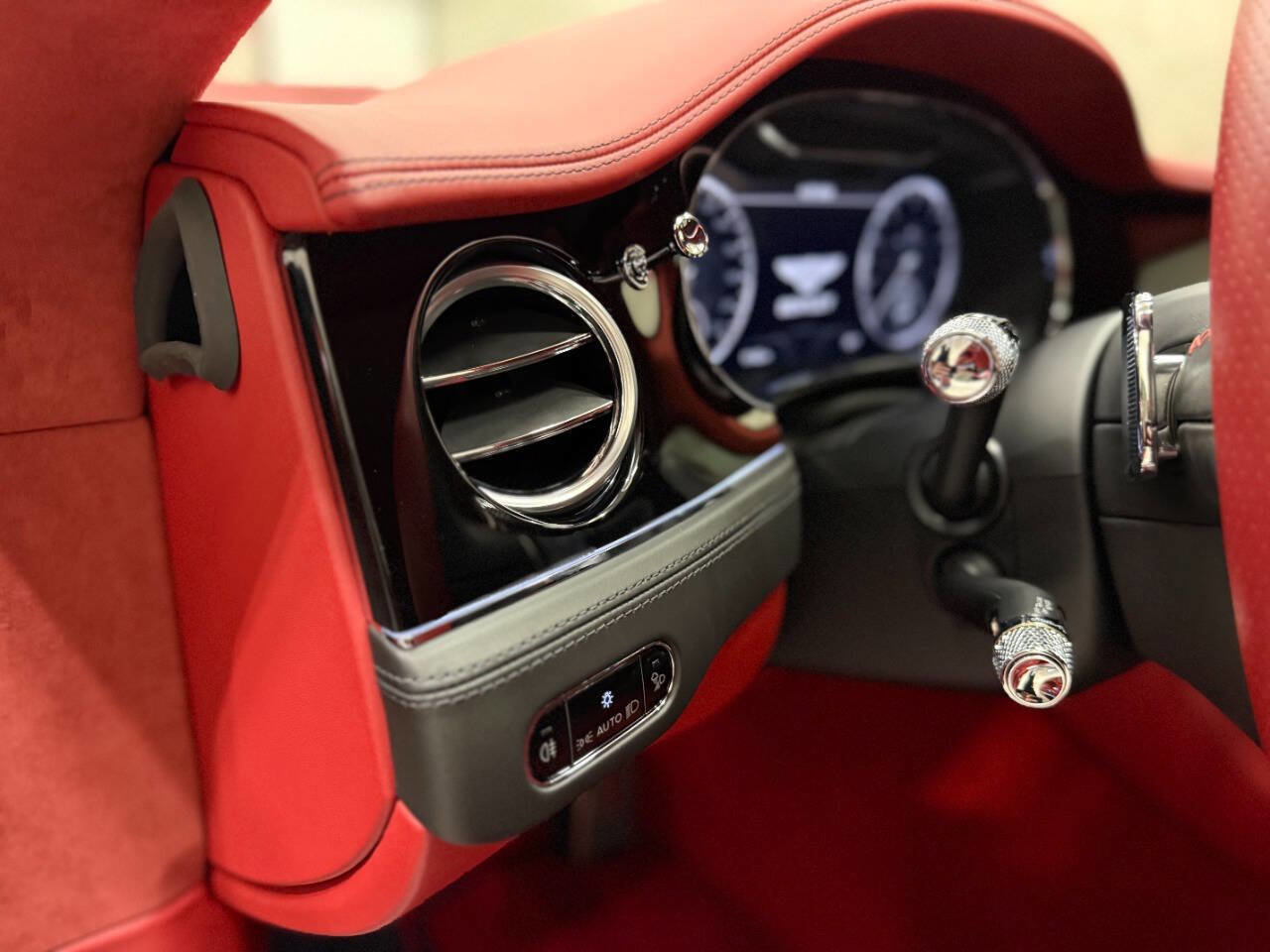 Used 2021 Bentley Continental GT image 31