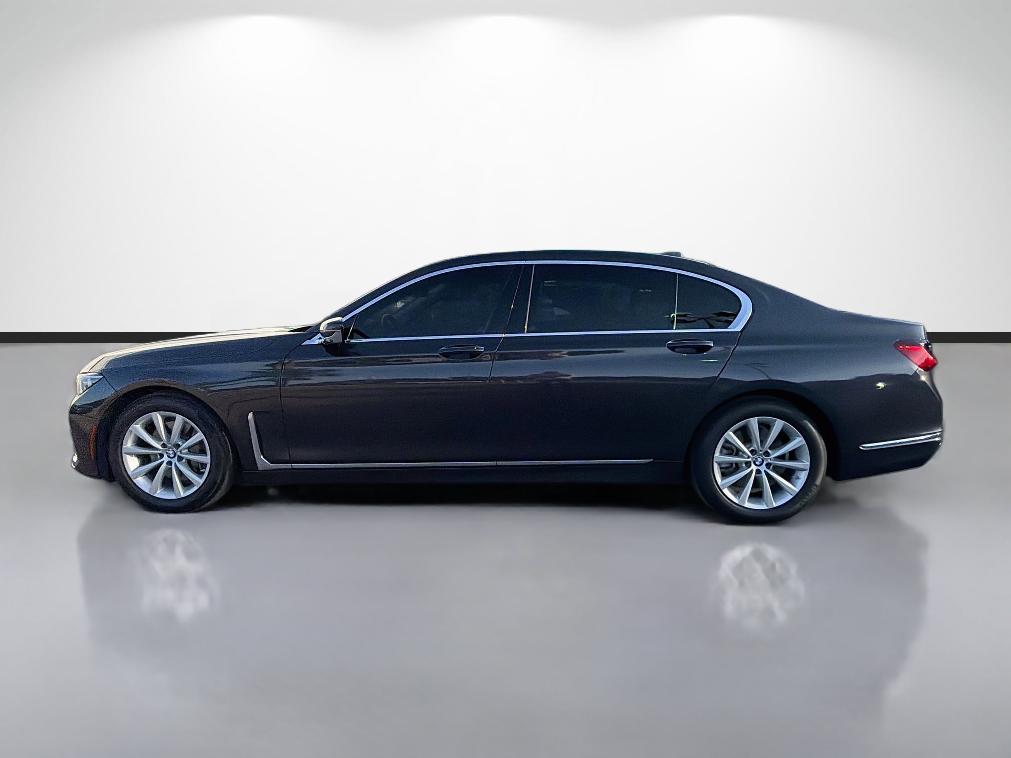 Used 2020 BMW 740i w/ Cold Weather Package RWD image 6