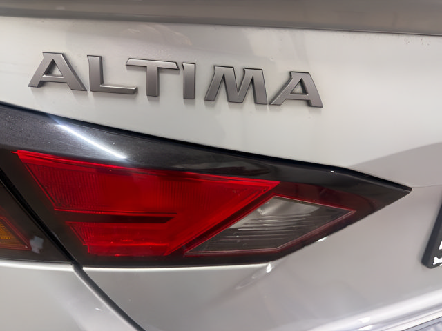 Used 2023 Nissan Altima 2.0 SR FWD image 8