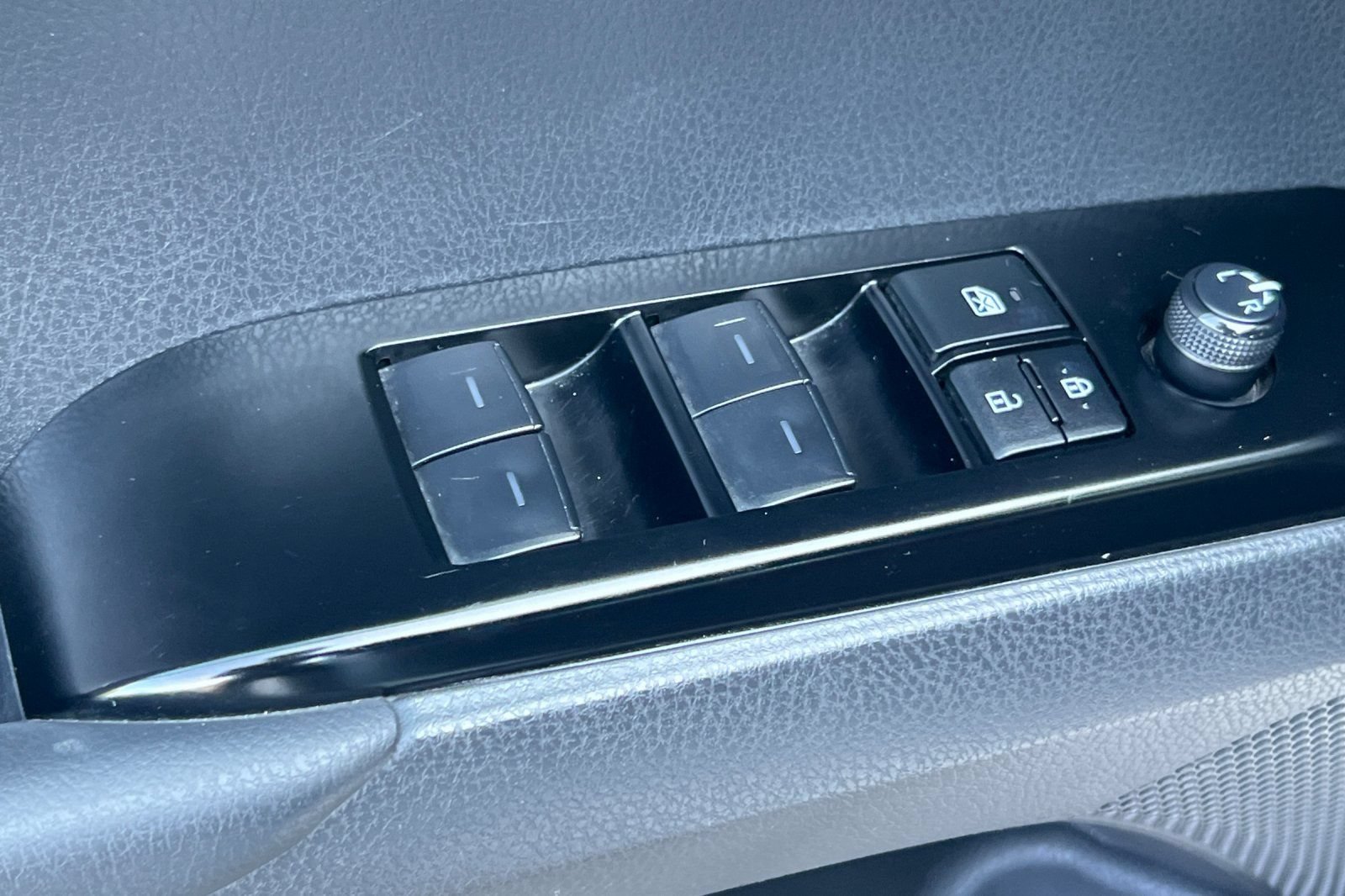 Certified 2025 Toyota Camry SE FWD image 13