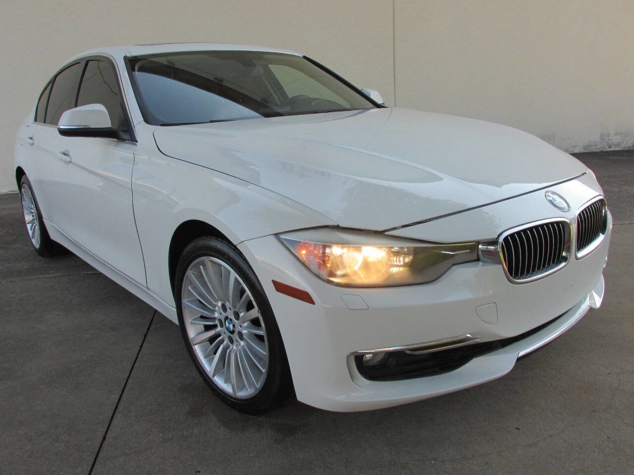 Used 2014 BMW 328i xDrive Sedan image 1