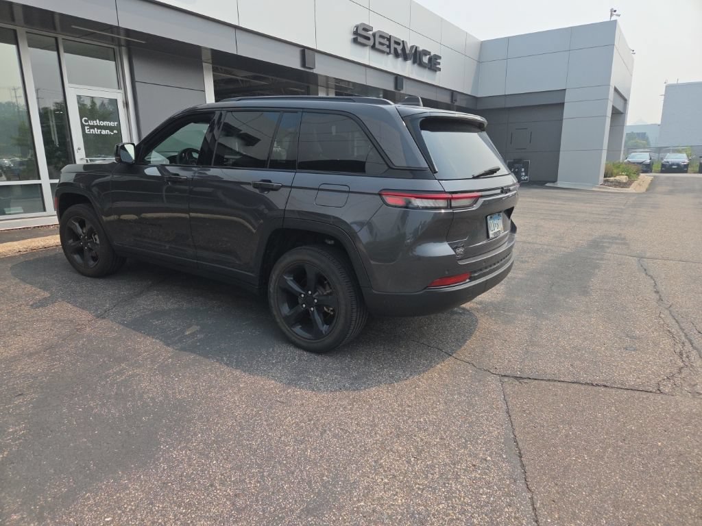 Used 2023 Jeep Grand Cherokee Altitude AWD/4WD image 9