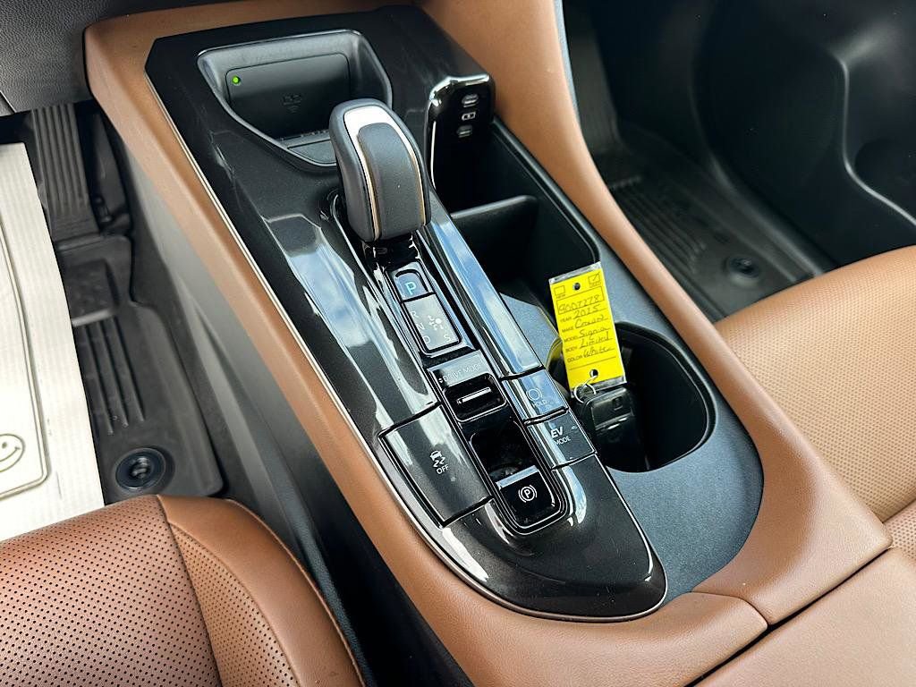 Certified 2025 Toyota Crown Signia image 22