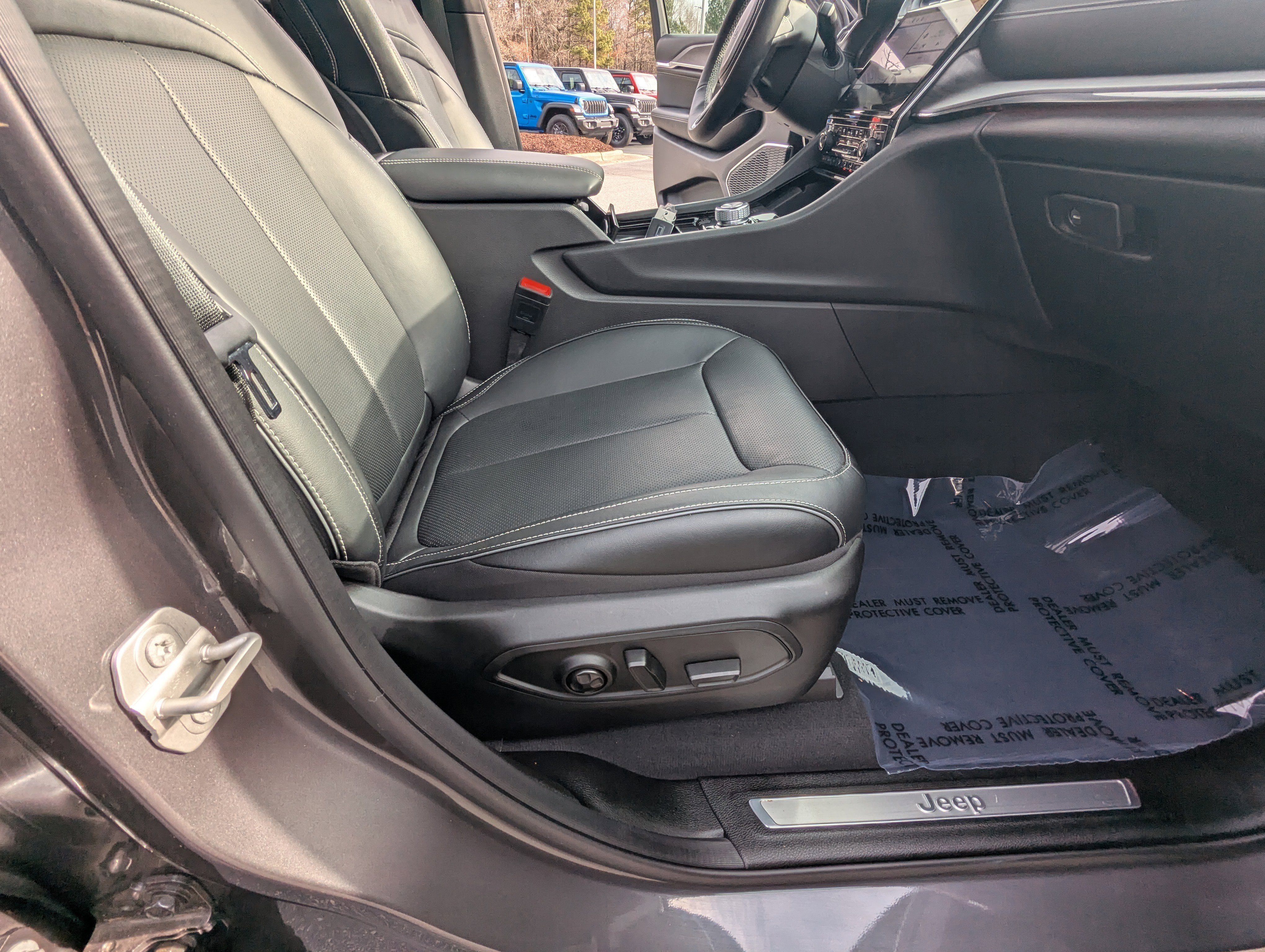 Certified 2024 Jeep Grand Cherokee L Overland w/ Trailer Tow Package image 15