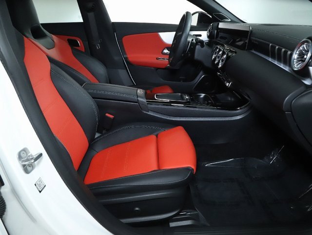 Used 2025 Mercedes-Benz CLA 35 AMG 4MATIC image 29