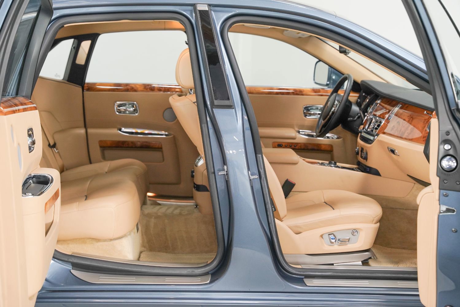 Used 2011 Rolls-Royce Ghost RWD image 2