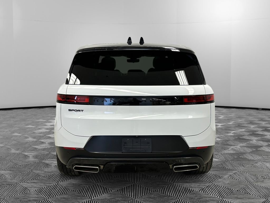 Used 2025 Land Rover Range Rover Sport SE image 4