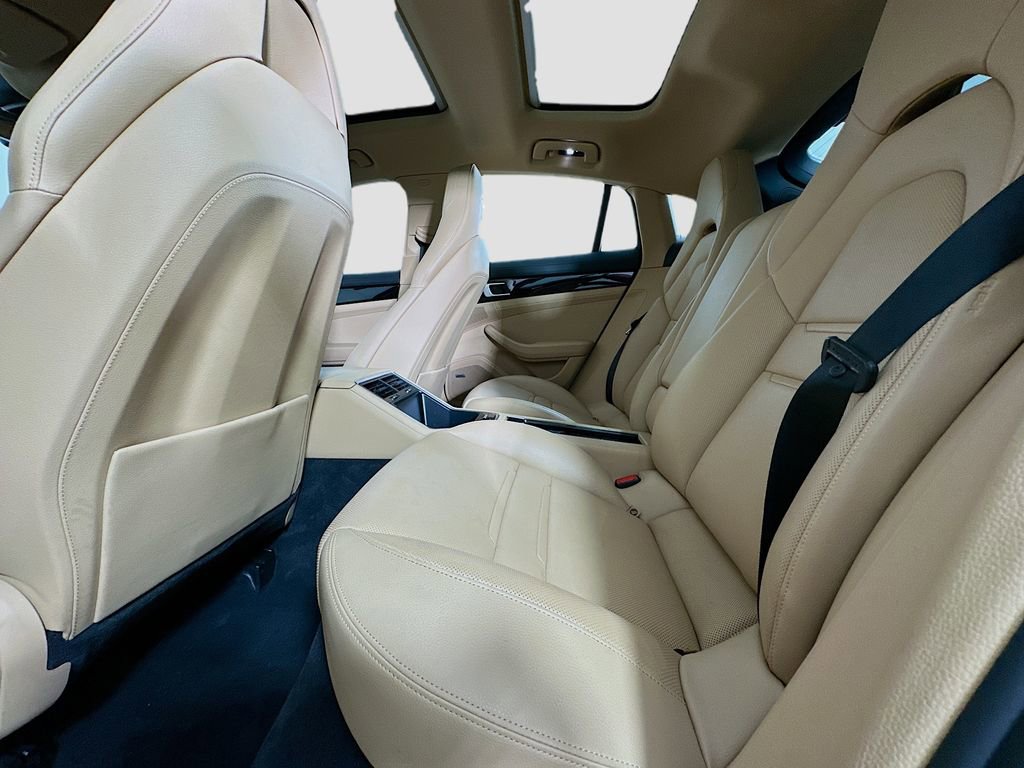 Used 2018 Porsche Panamera 4 image 24