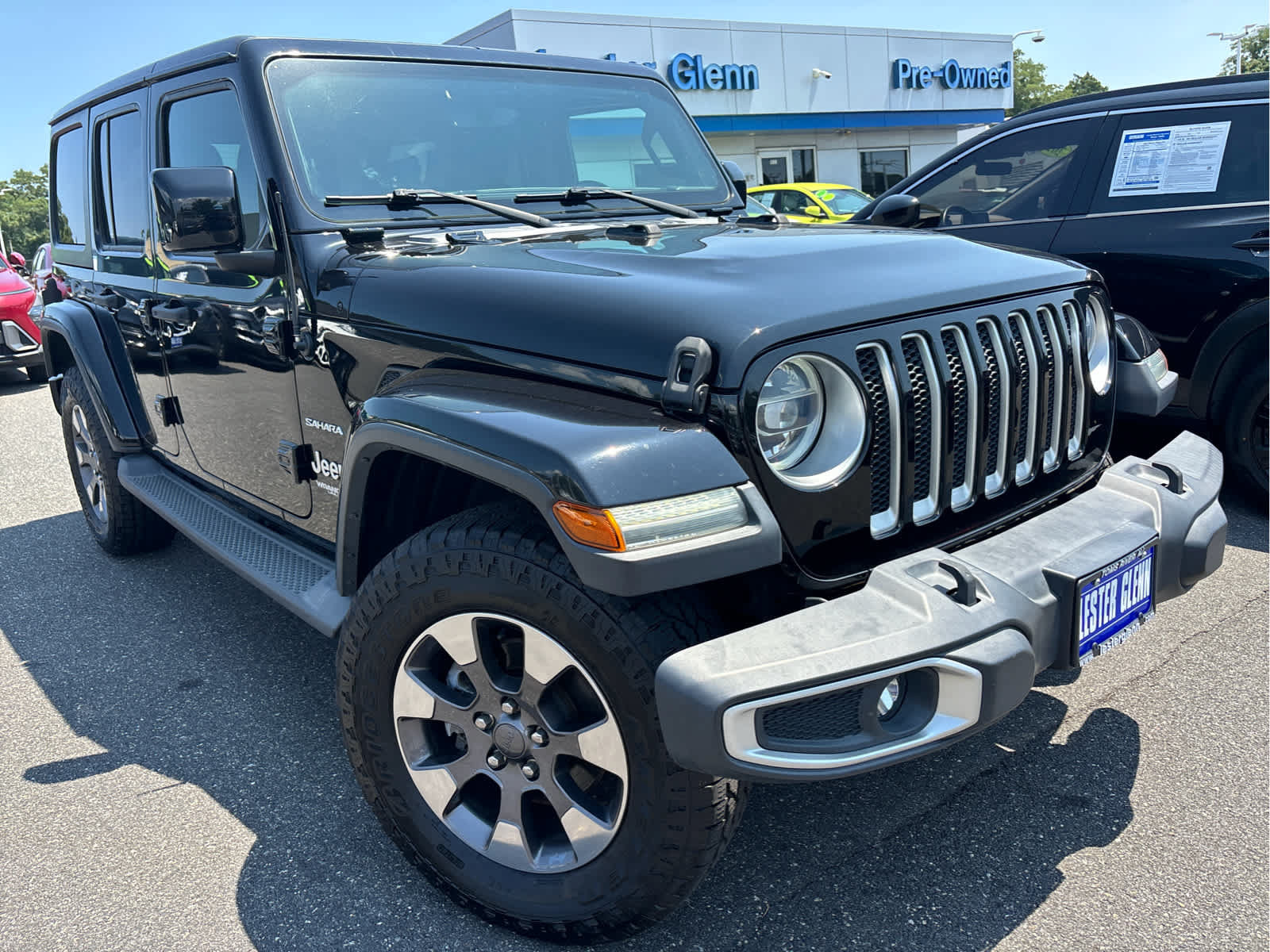 Used 2018 Jeep Wrangler Unlimited Sahara AWD/4WD image 3
