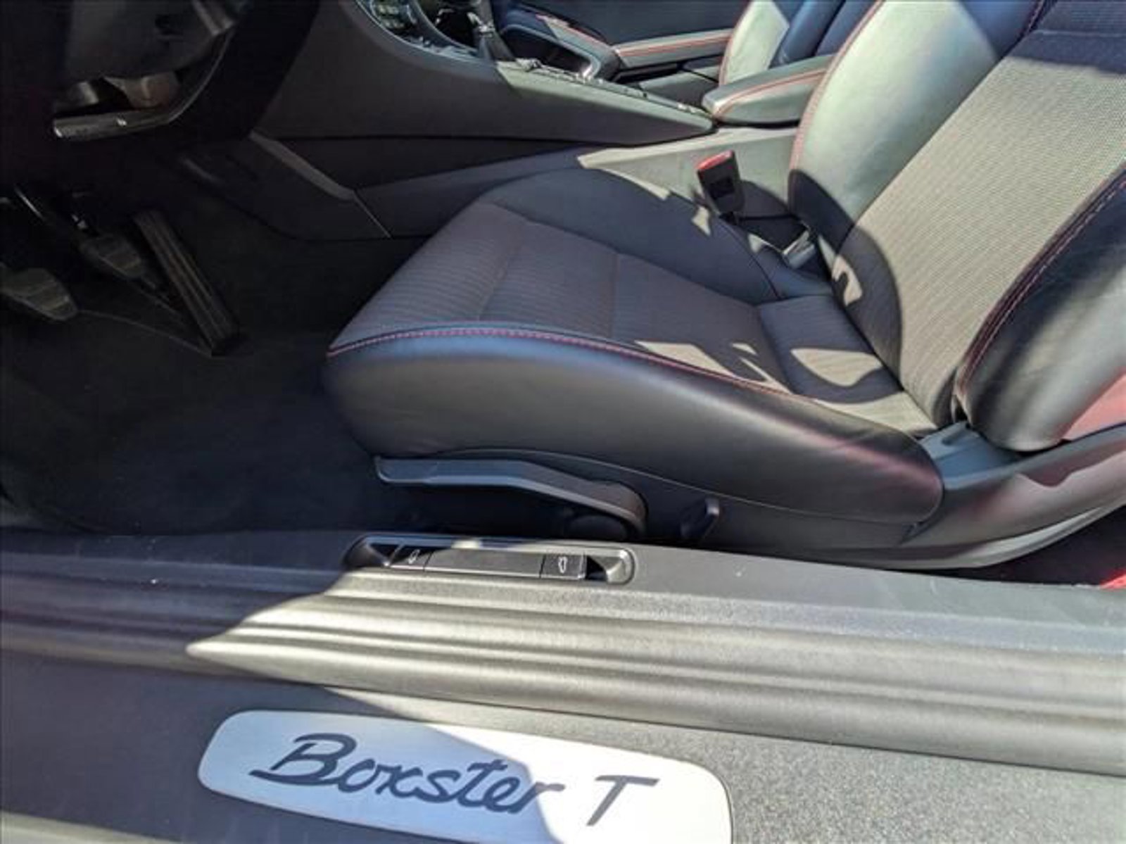 Used 2021 Porsche 718 Boxster image 15