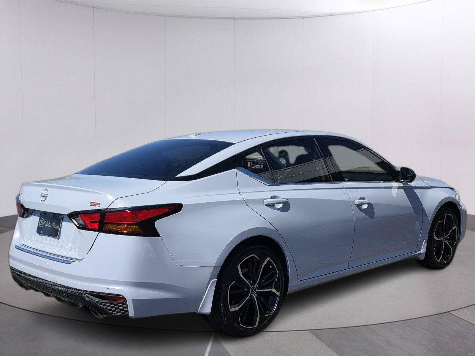 Used 2023 Nissan Altima 2.5 SR w/ SR Premium Package FWD image 5