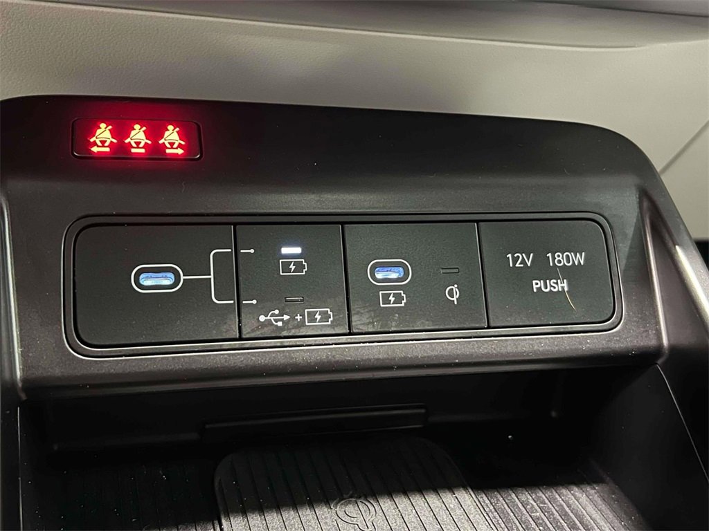 Used 2025 Hyundai Kona Limited image 33