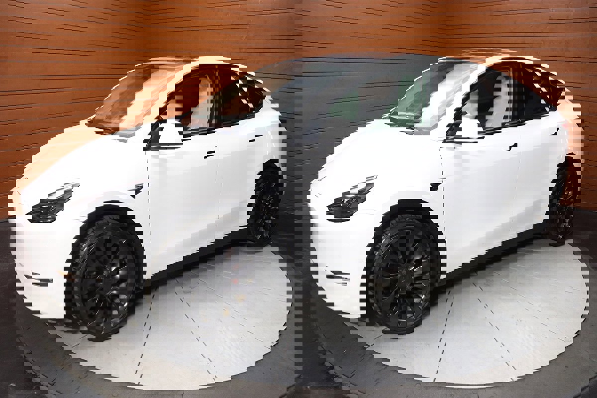 Used 2023 Tesla Model Y Performance image 6