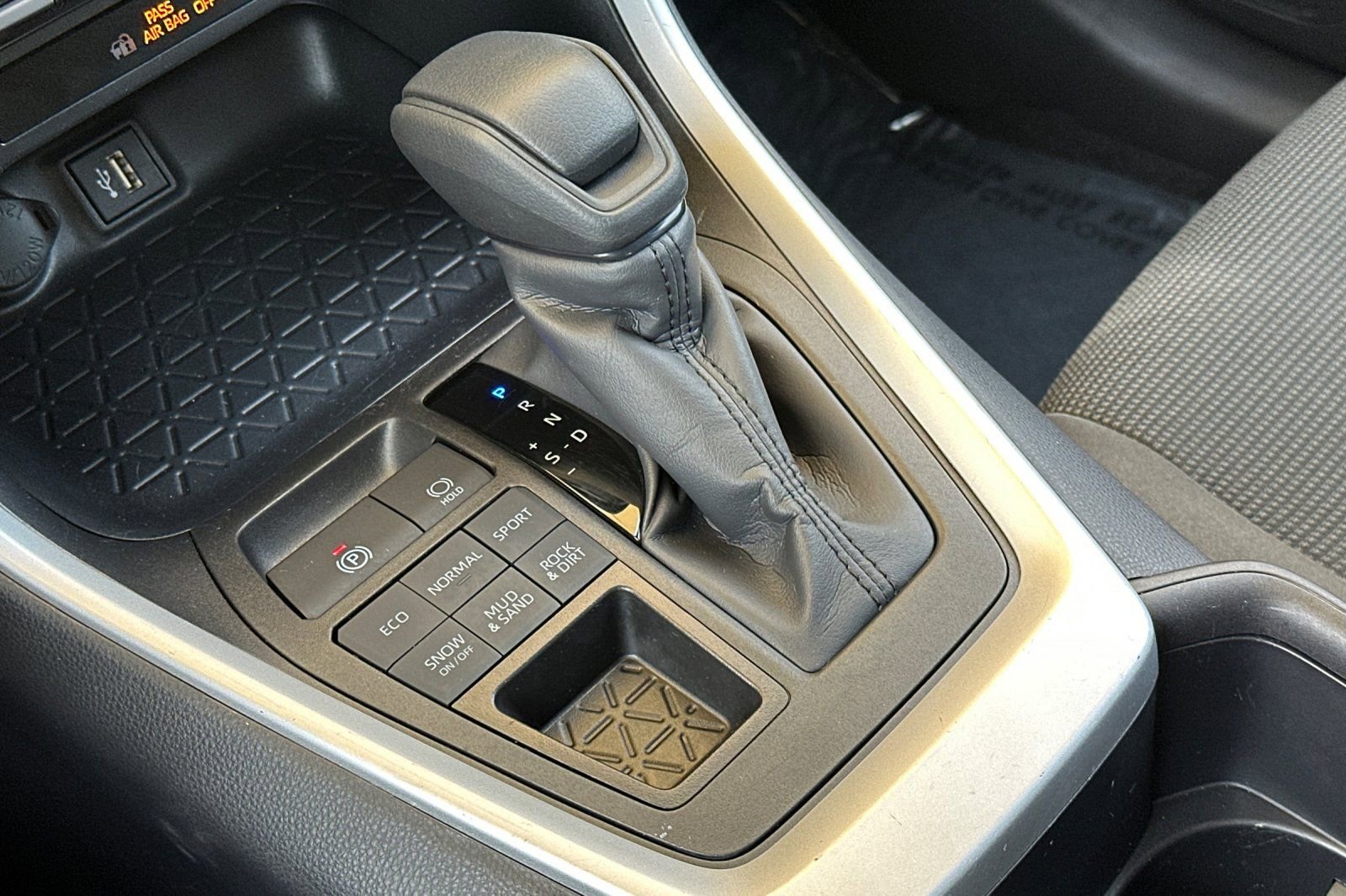 Used 2025 Toyota RAV4 LE image 25
