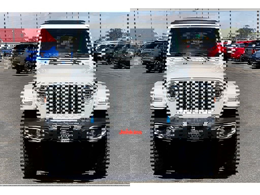 Used 2022 Jeep Wrangler Unlimited Sahara image 3