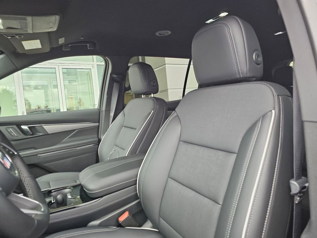 Used 2025 Buick Enclave Preferred w/ Power Package image 22