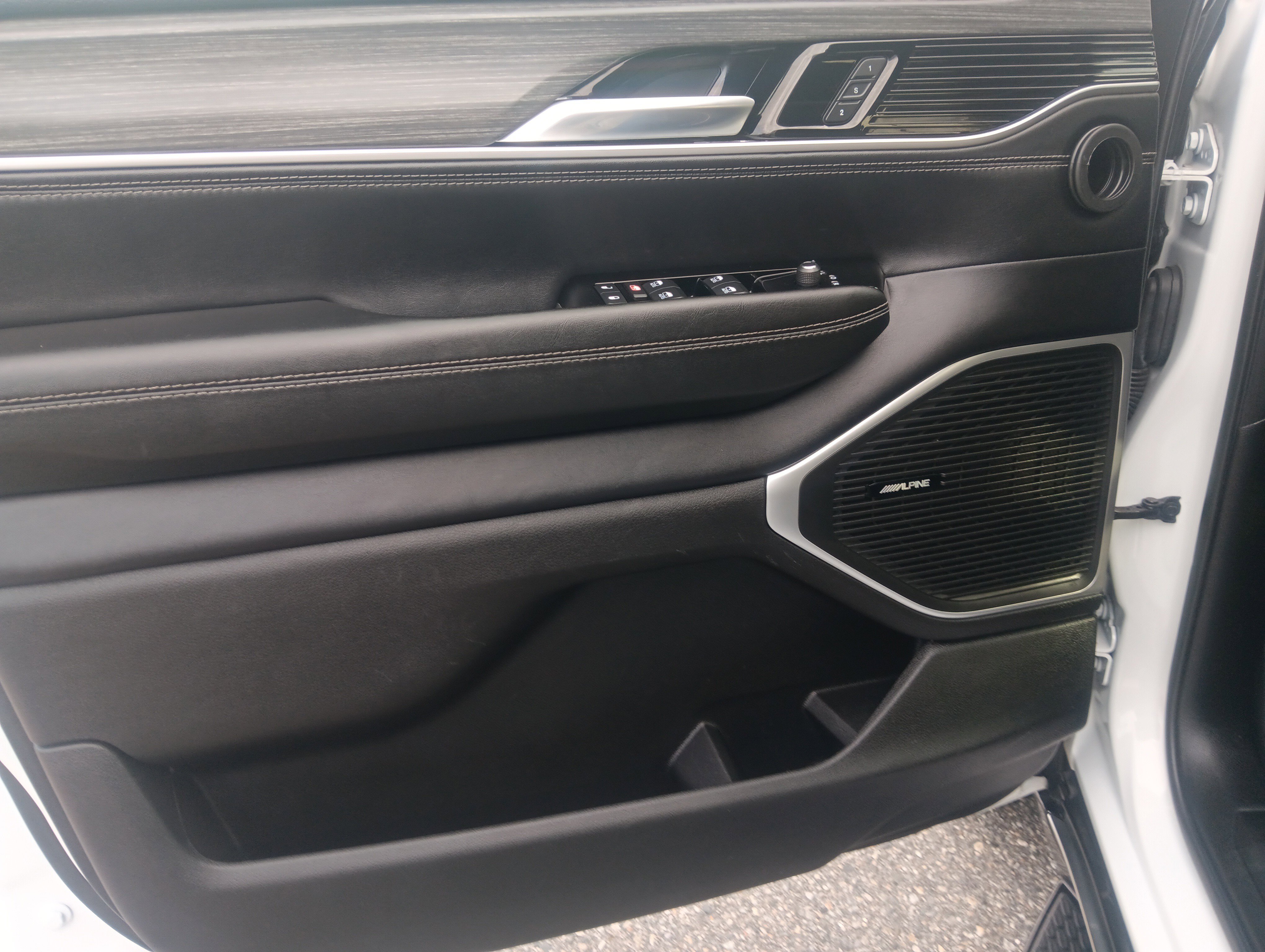 Used 2023 Jeep Wagoneer L Series II image 15