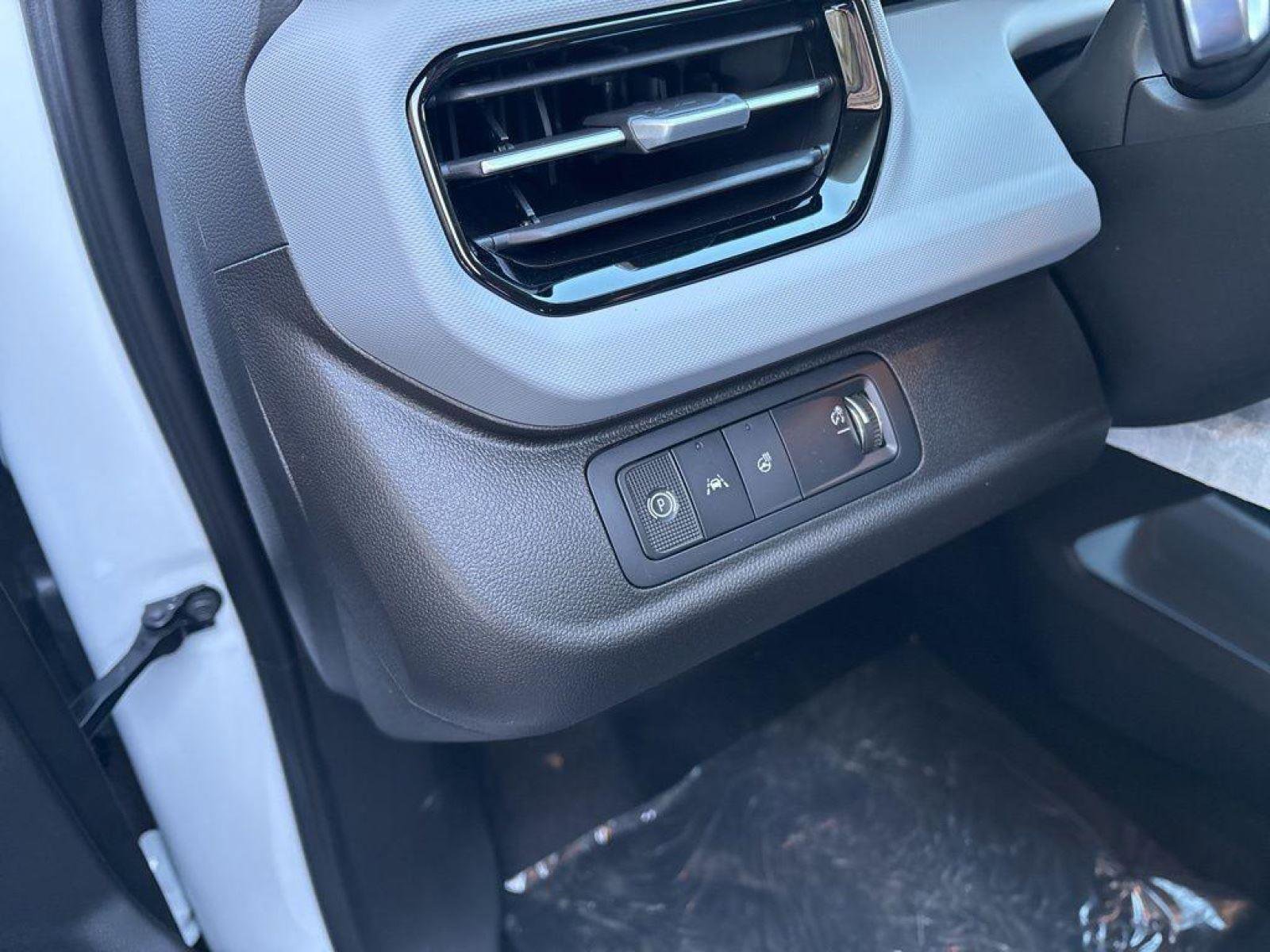 New 2027 Chevrolet Bolt LT w/ Comfort Package image 17