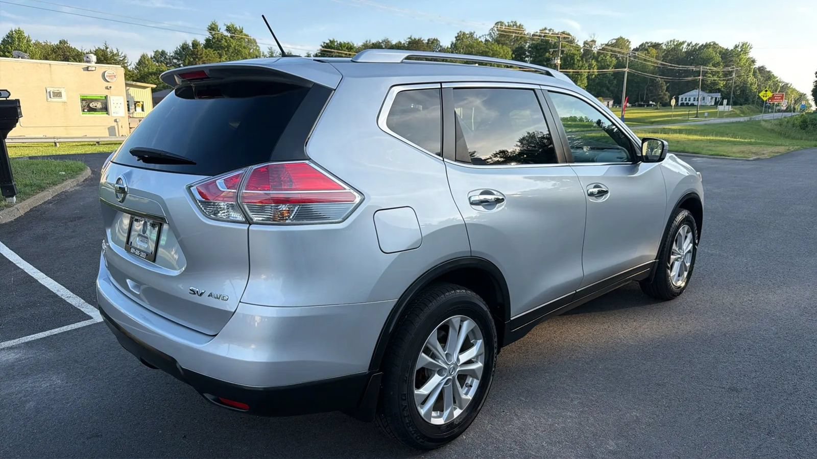Used 2015 Nissan Rogue SV AWD/4WD image 7