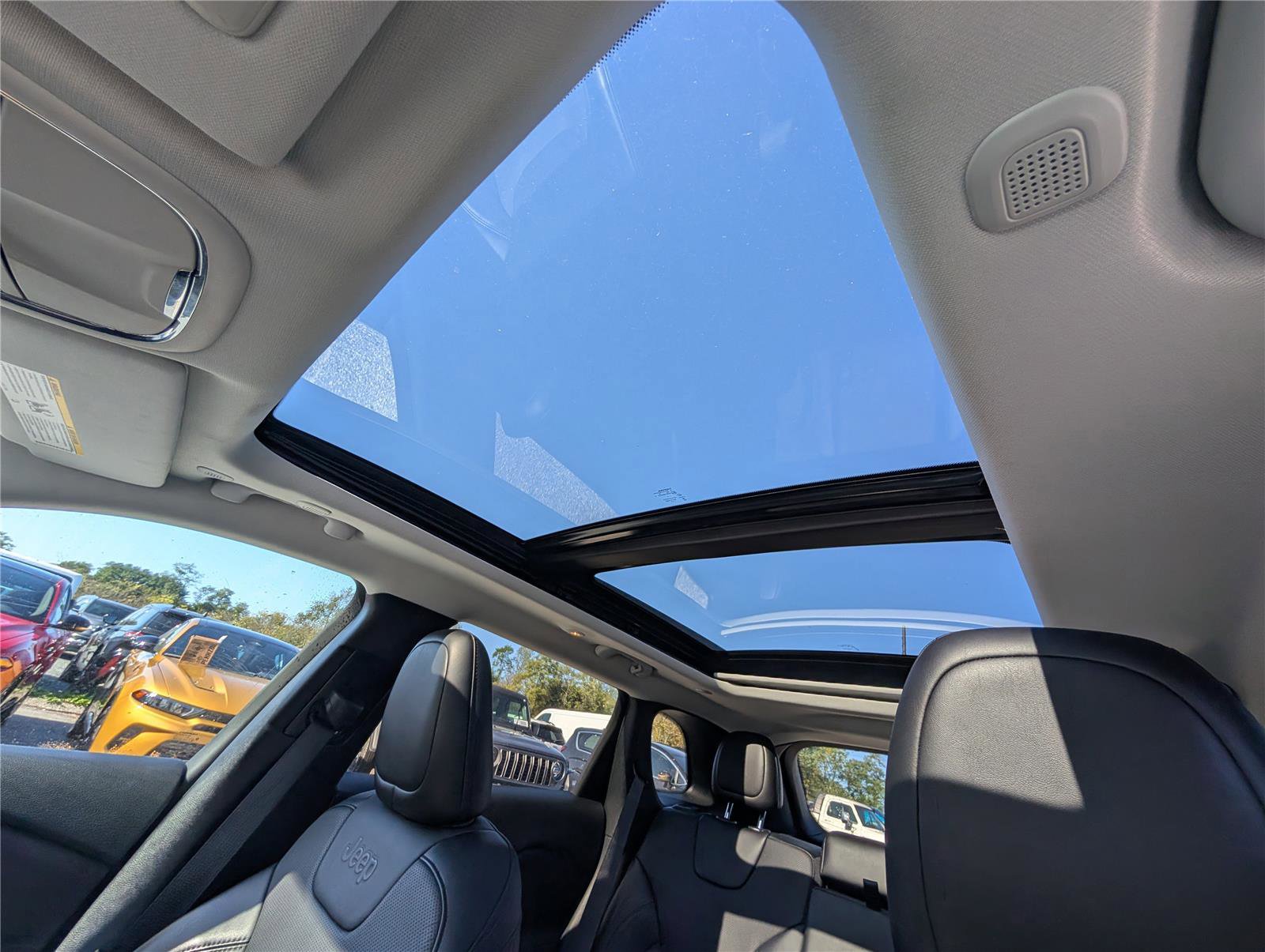 Used 2022 Jeep Cherokee Limited image 28