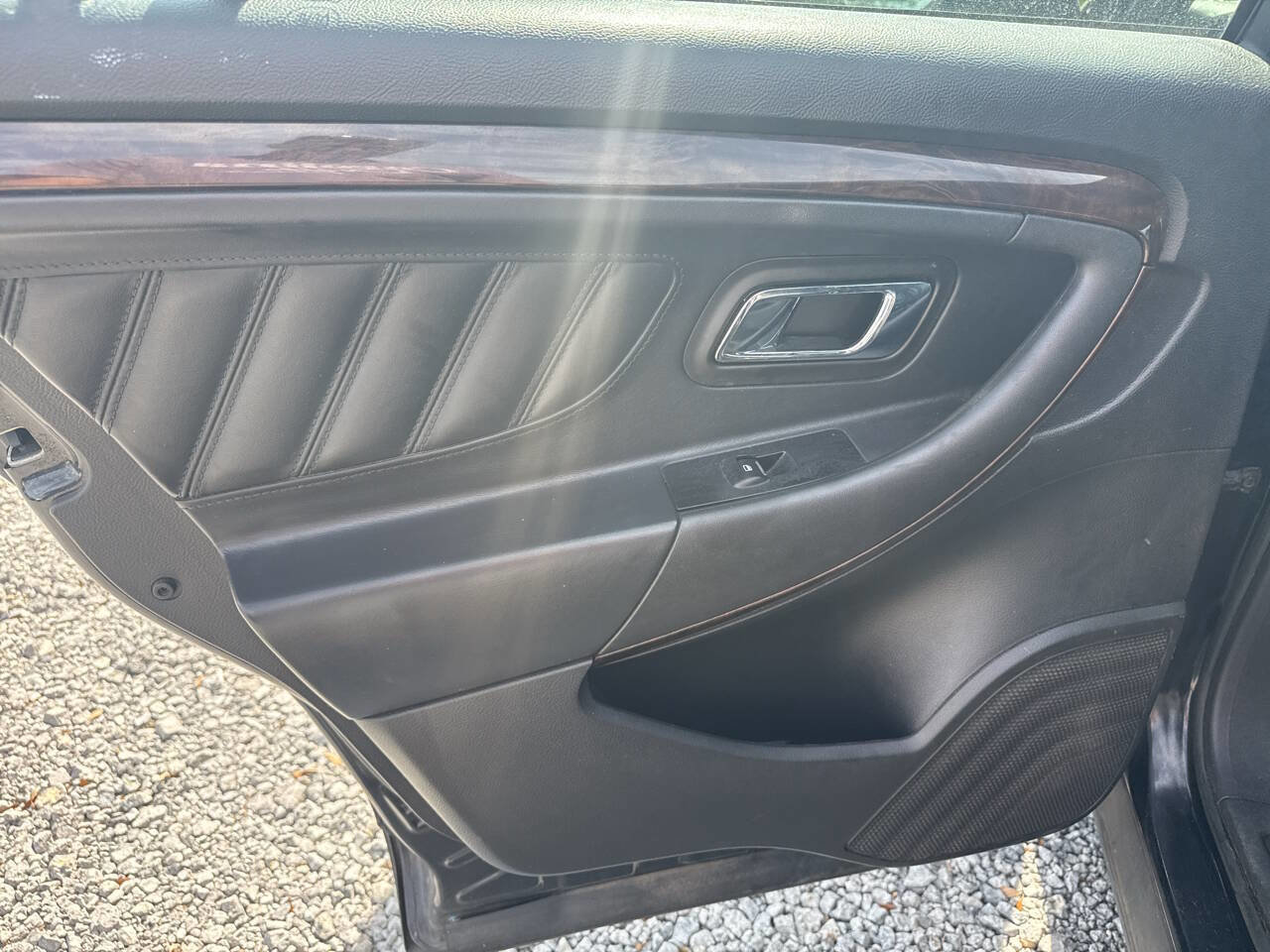 Used 2014 Ford Taurus Limited FWD image 10
