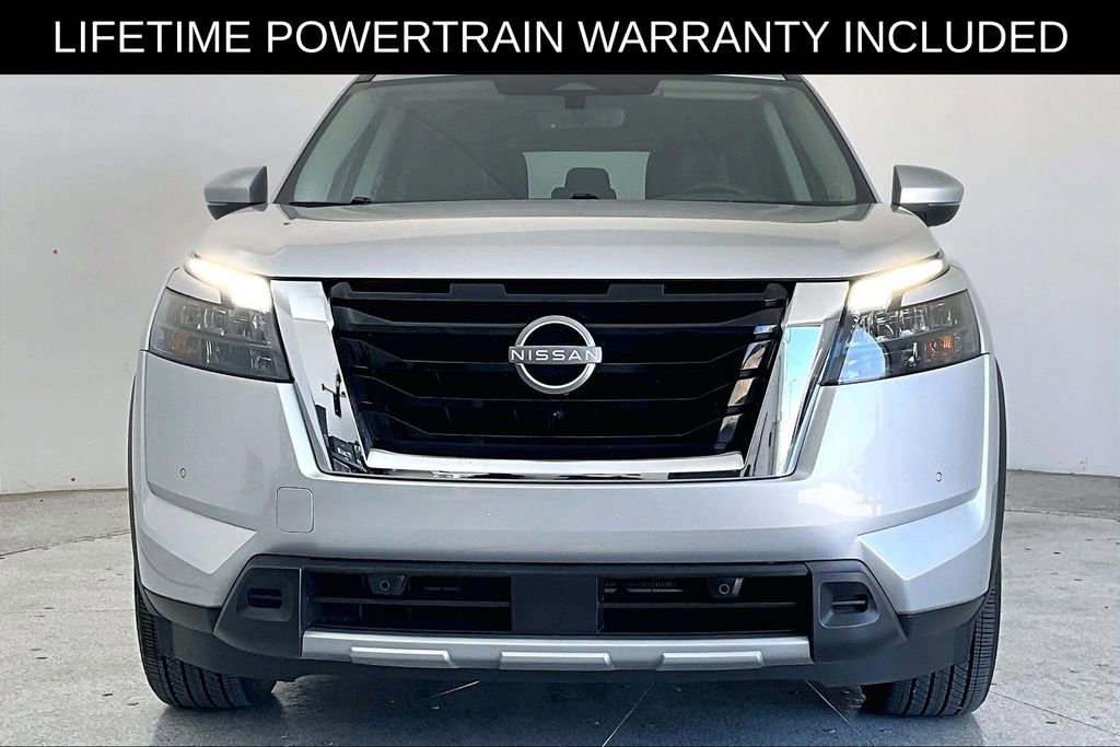Used 2025 Nissan Pathfinder Platinum w/ Cargo Package image 5