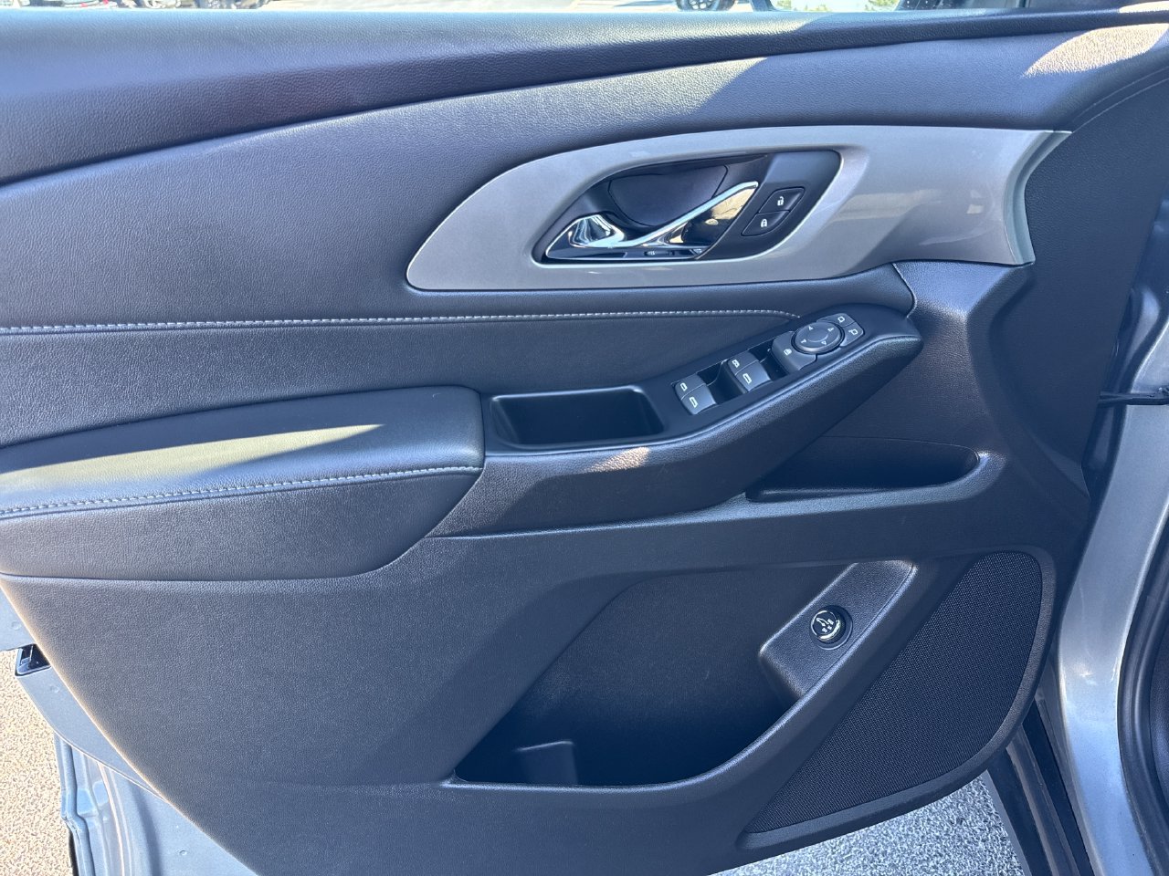 Used 2023 Chevrolet Traverse LT w/ LPO, Floor Liner Package AWD/4WD image 15