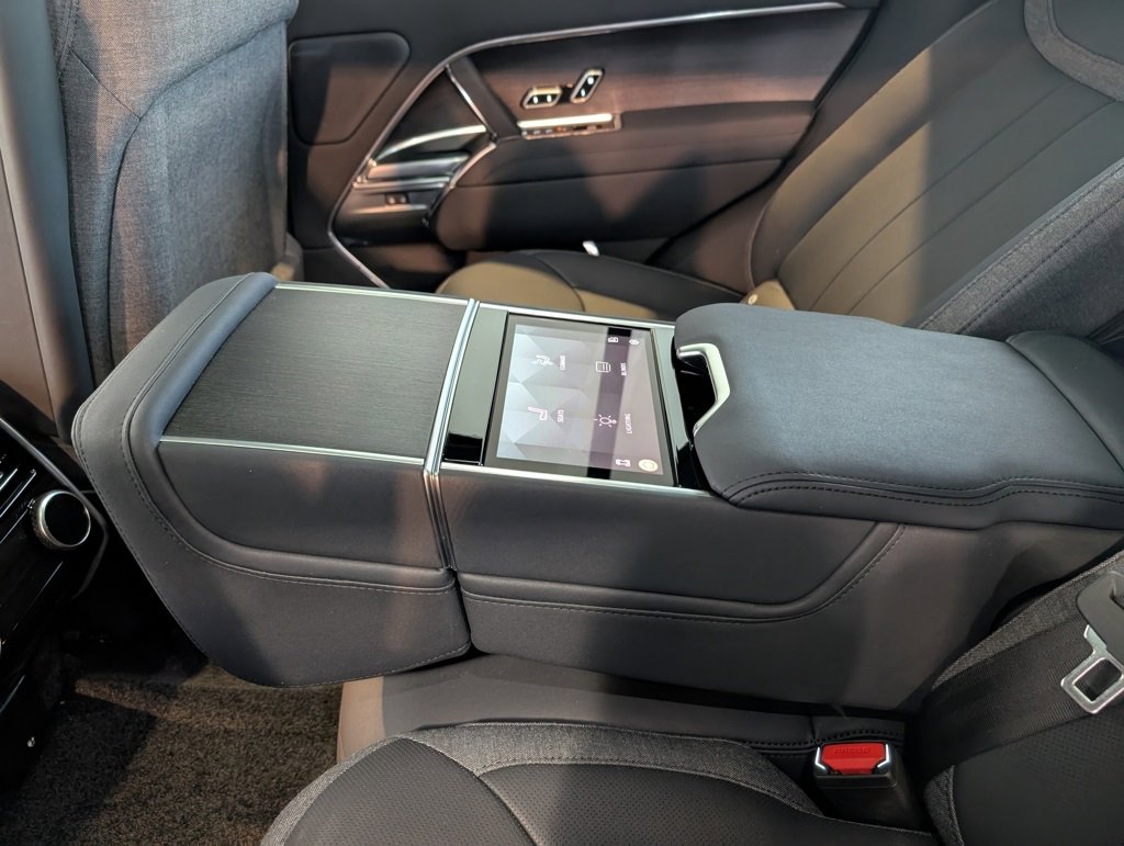 New 2025 Land Rover Range Rover SE image 27