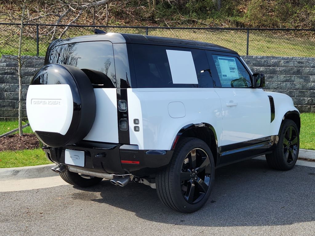 New 2026 Land Rover Defender 90 V8 image 2