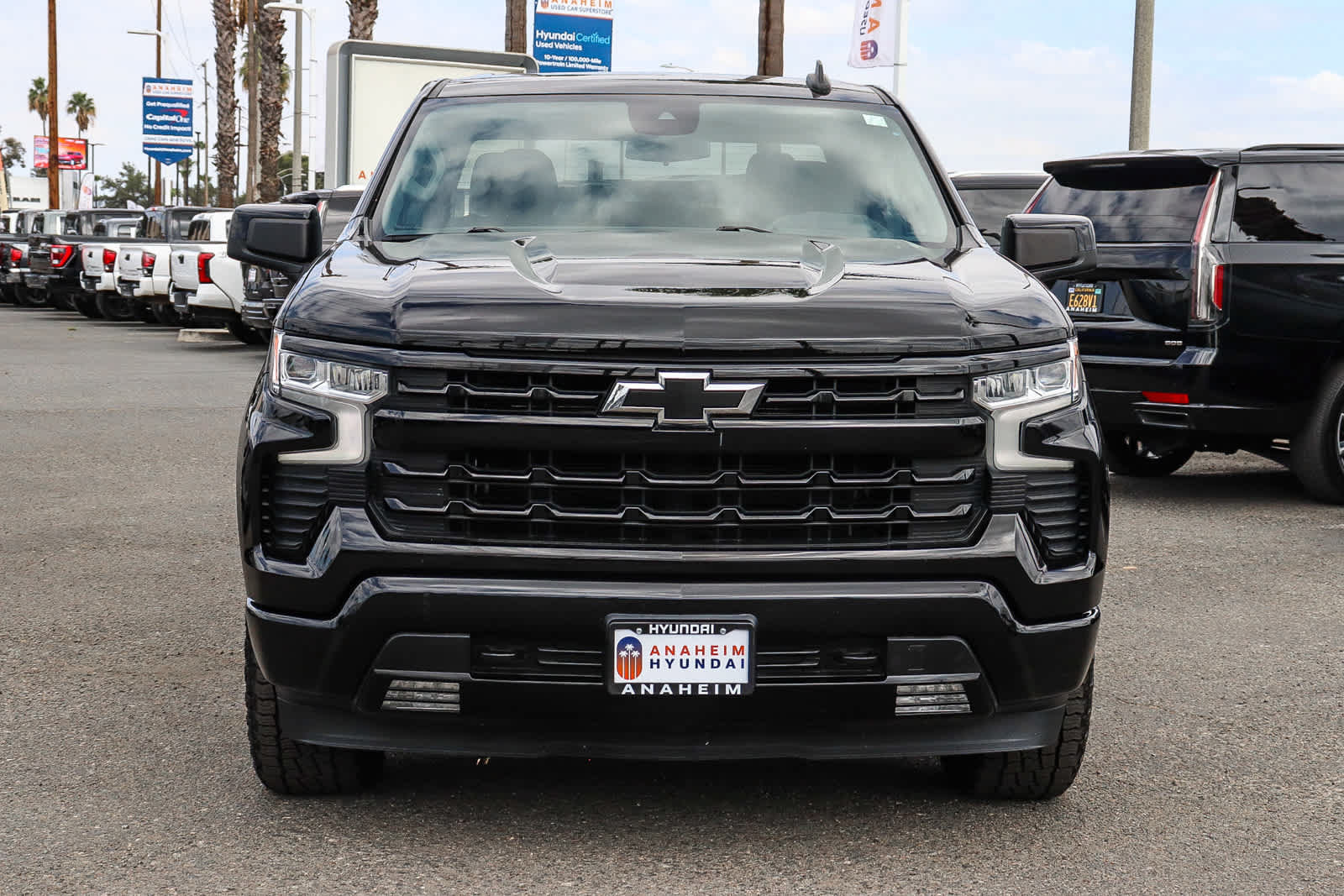 Used 2022 Chevrolet Silverado 1500 RST w/ LPO, Dark Essentials Package RWD image 2