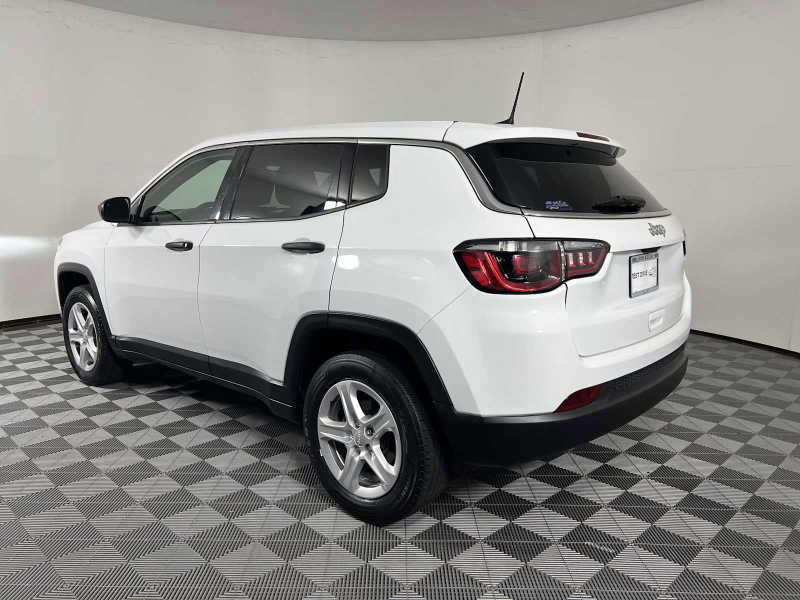 Used 2023 Jeep Compass Sport AWD/4WD image 9