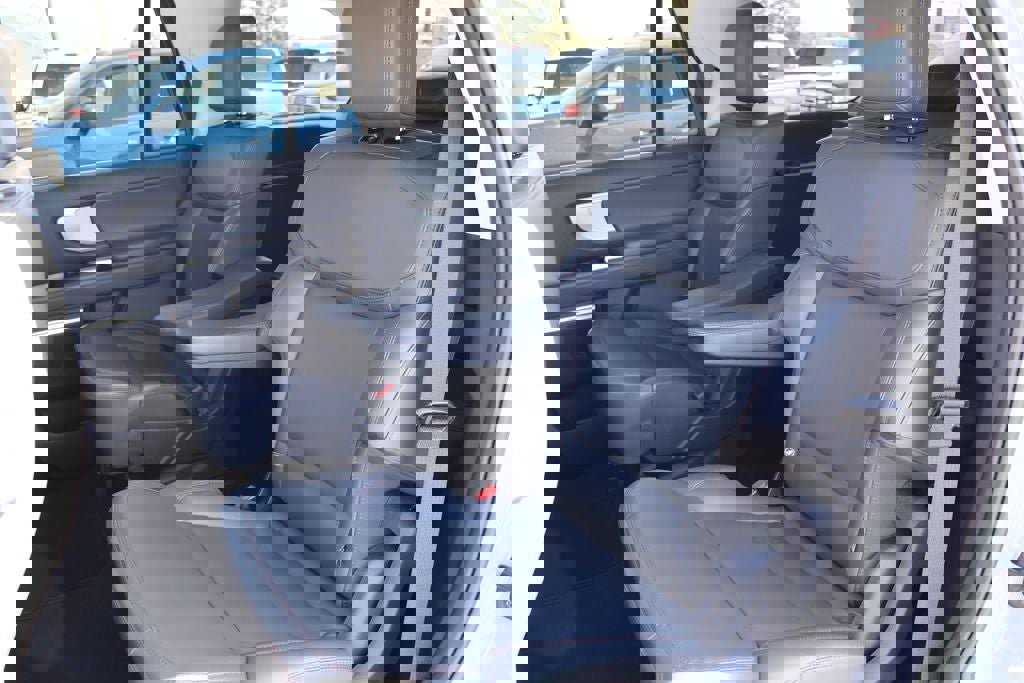 Used 2025 Ford Expedition Active image 11