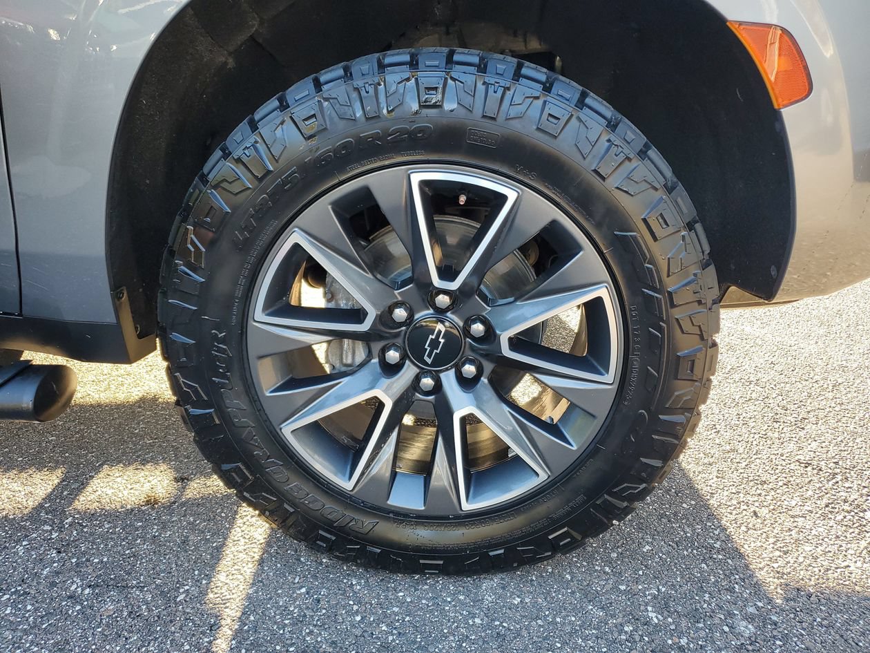 Used 2021 Chevrolet Tahoe Z71 w/ Luxury Package AWD/4WD image 5